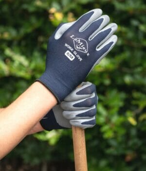 Le Mieux summer yard gloves in use, navy colour.
